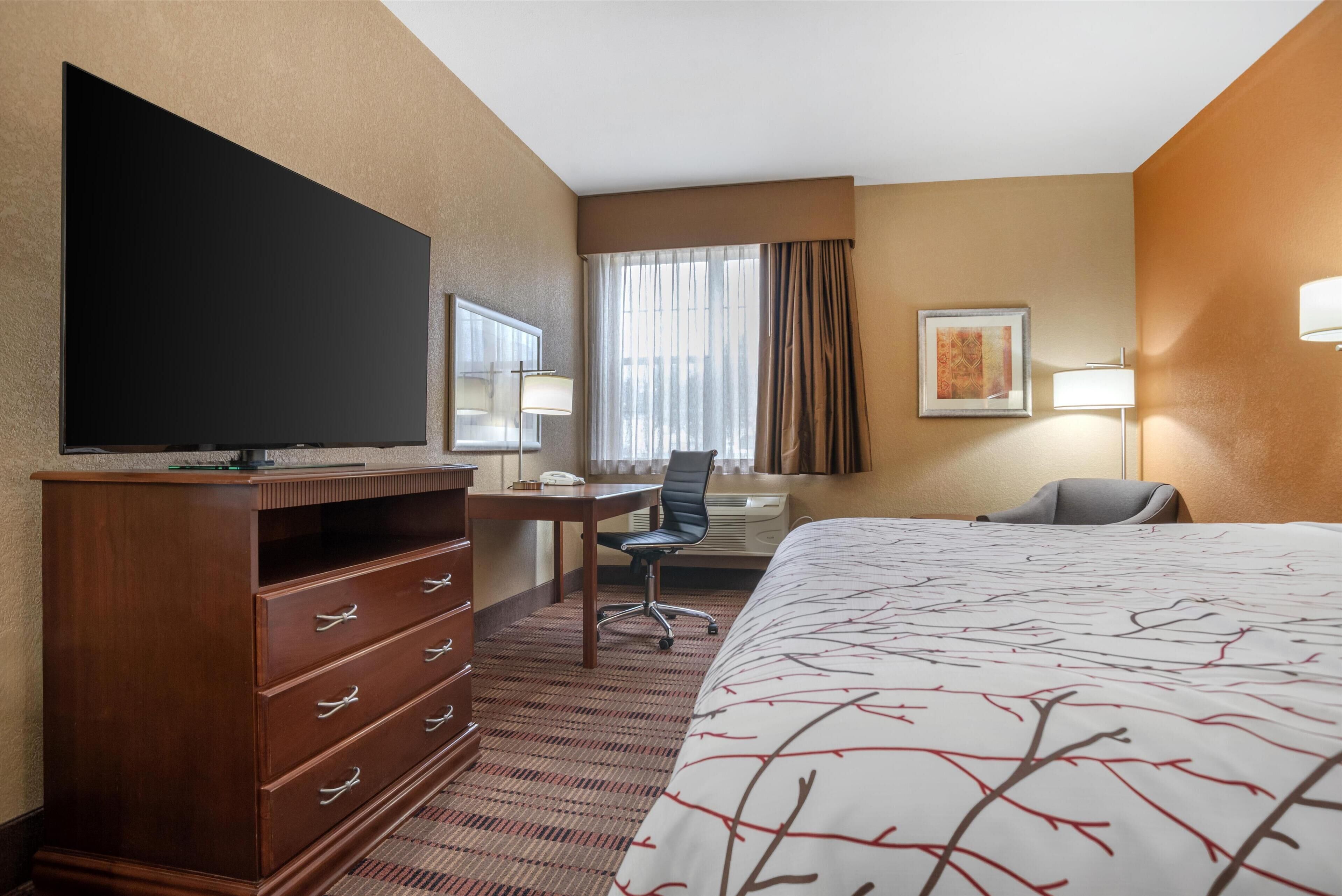 standard room, 1 king bed, non smoking, refrigerator & microwave | 1 bedroom, desk, blackout curtains, iron/ironing board