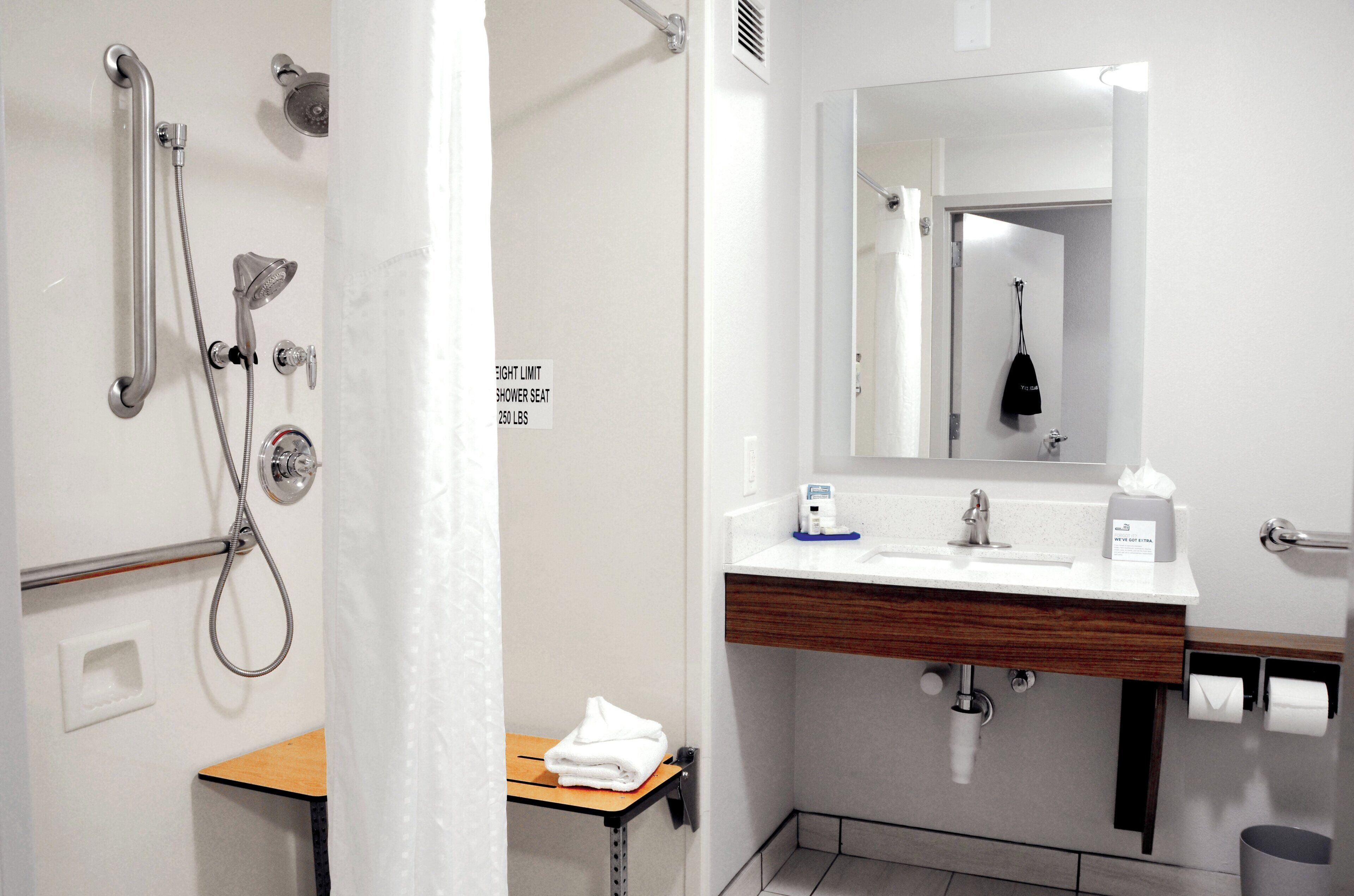 Premium bedding, in-room safe, desk, laptop workspace