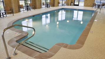 Una piscina cubierta