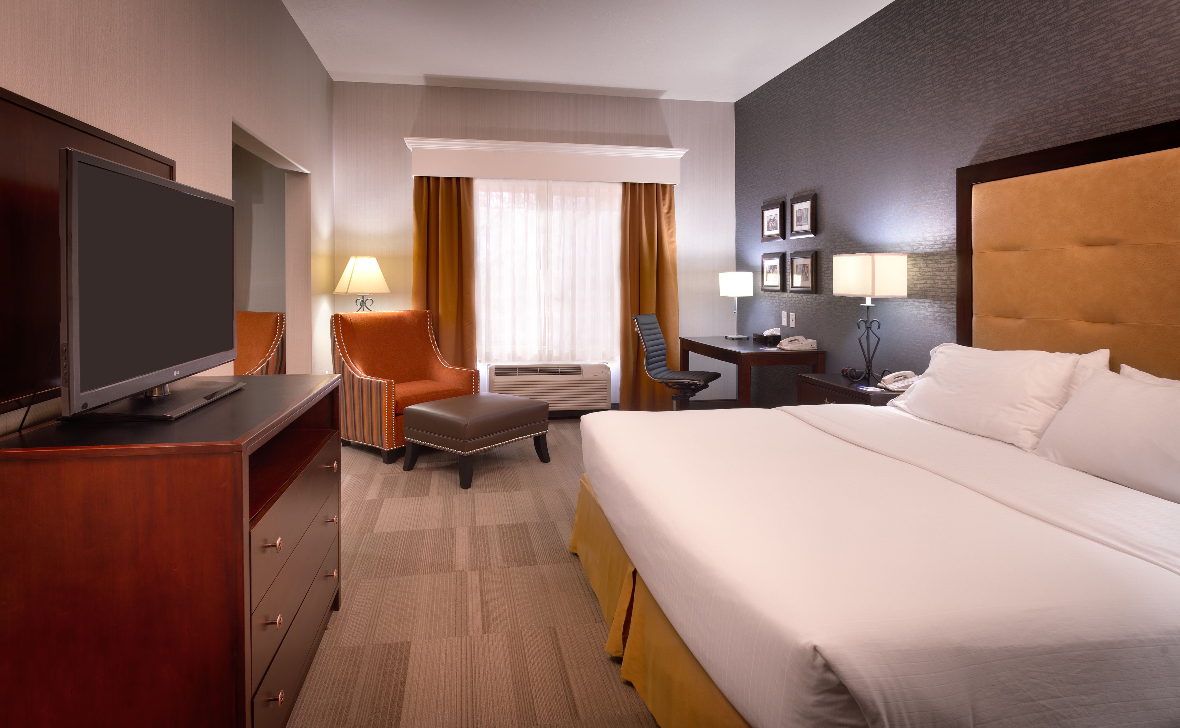 1 bedroom, premium bedding, desk, iron/ironing board