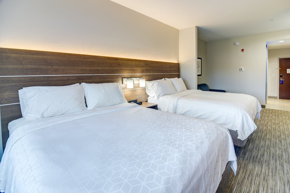 Suite, 2 Queen Beds (Additional Living Area)