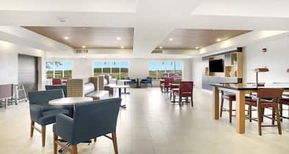 Holiday Inn Express & Suites Portland by IHG