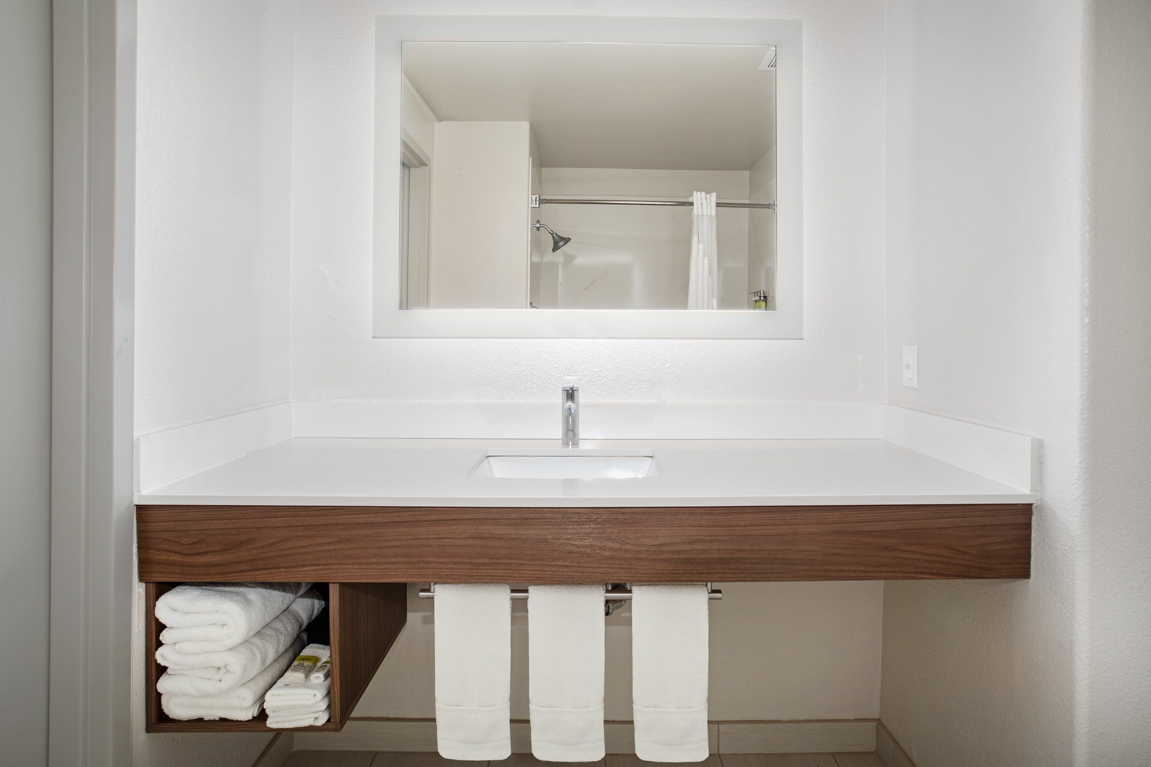 combined shower/bathtub, free toiletries, hair dryer, towels