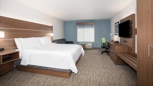 A hotel room with a bed, desk, chair, TV, and window. - Holiday Inn Express & Suites Chowchilla - Yosemite Park Area by IHG (Chowchilla)