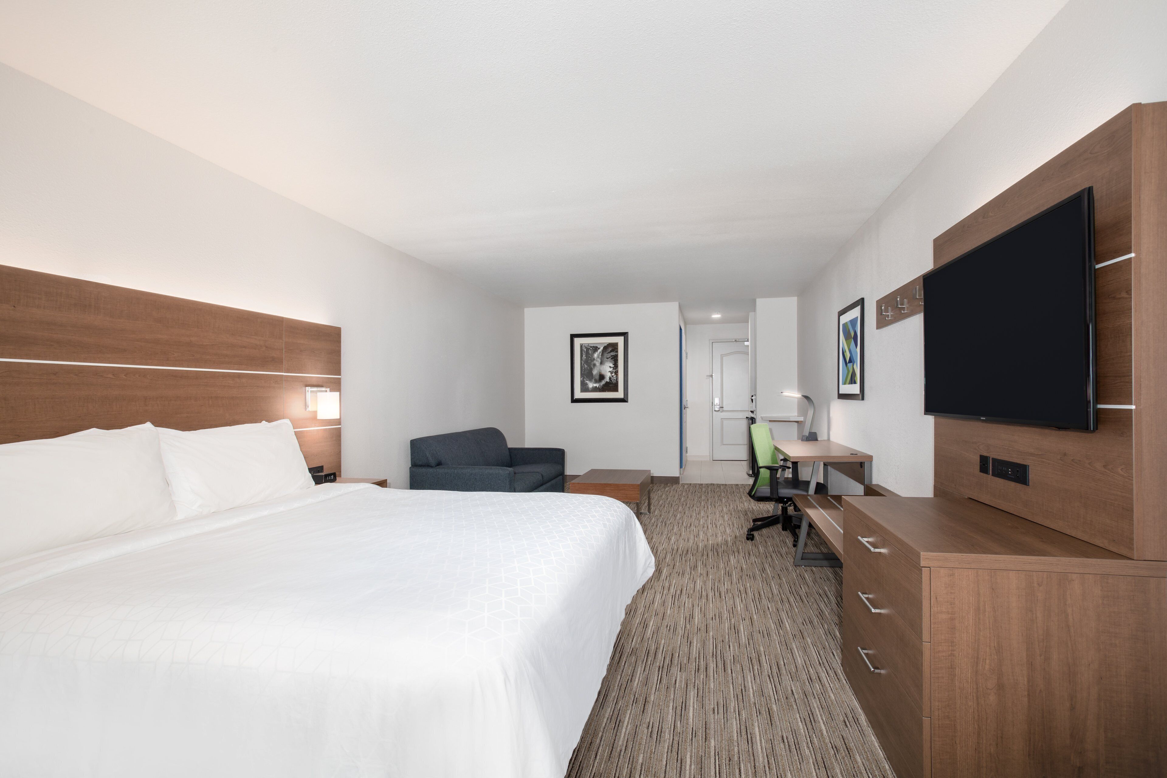 suite, 1 king bed (additional living area) | egyptian cotton sheets, down duvets, pillow-top beds, in-room safe