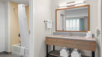 Studio, 1 King Bed with Sofa bed, Non Smoking | Bathroom | Combined shower/tub, free toiletries, hair dryer, towels