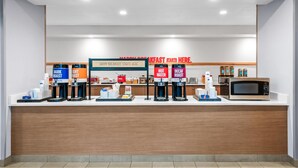 Free daily buffet breakfast - Hampton Inn & Suites National Harbor - Alexandria Area (Oxon Hill)