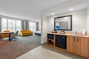 Studio, 1 King Bed, Accessible | Minibar - Hampton Inn & Suites National Harbor - Alexandria Area (Oxon Hill)
