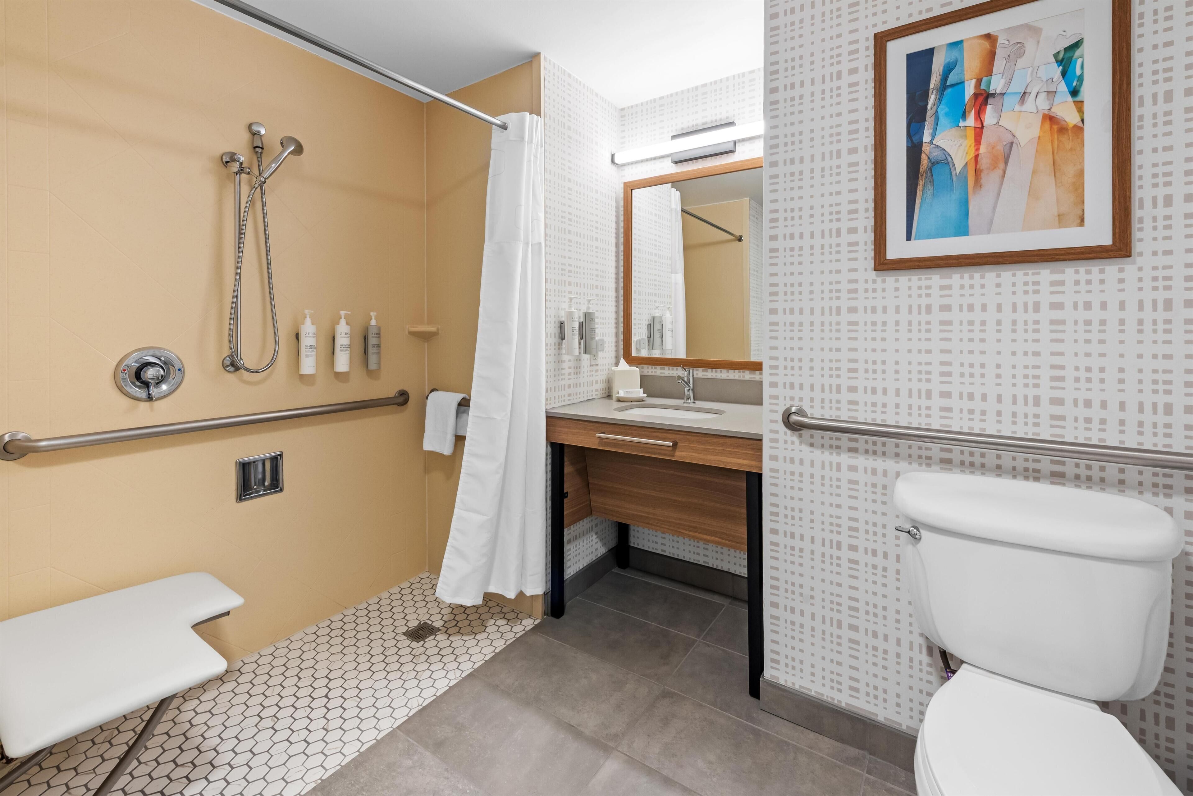 Room, 1 King Bed, Accessible (Mobility & Hearing, Roll-In Shower) | Bathroom shower