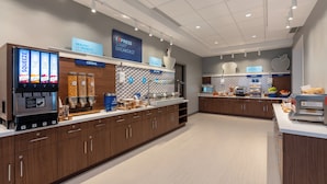 Free daily buffet breakfast - Holiday Inn Express & Suites Vaughan-Southwest by IHG (Vaughan)