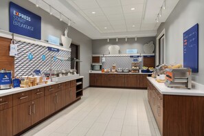 Free daily buffet breakfast - Holiday Inn Express & Suites Vaughan-Southwest by IHG (Vaughan)