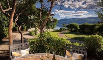 Three Bedroom Villa Lakeview | Terraza o patio