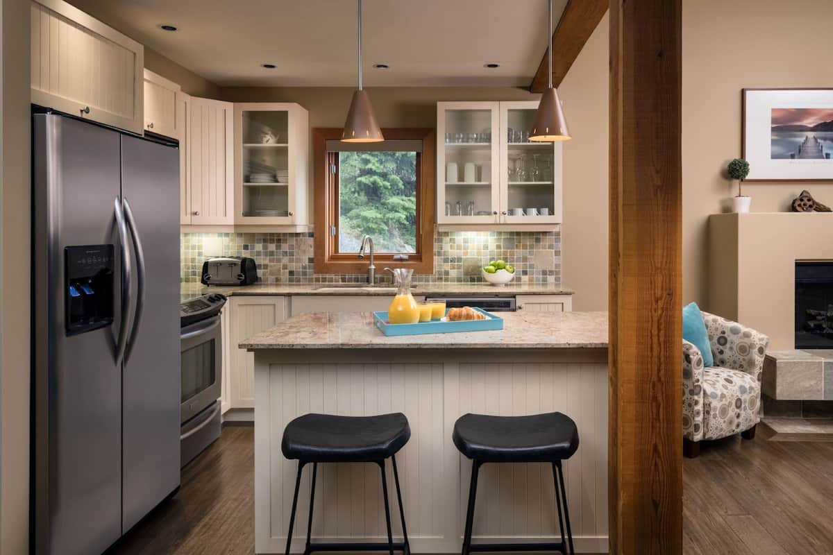 two bedroom quarry bay villa | private kitchen | full-sized fridge, microwave, oven, stovetop