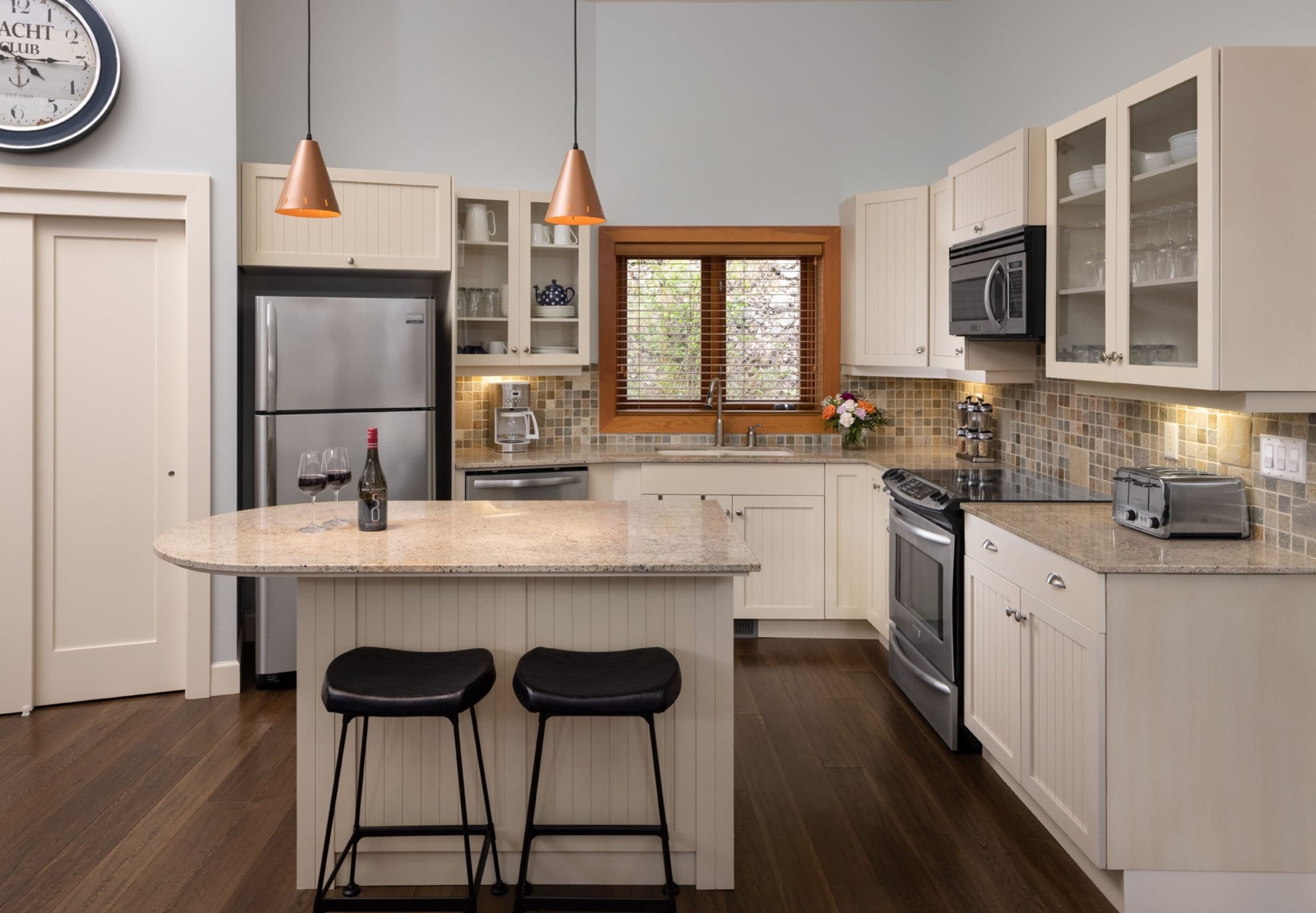 two bedroom quarry bay villa | private kitchen | full-sized fridge, microwave, oven, stovetop