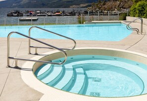 2 outdoor pools - Outback Lakeside Vacation Homes (Vernon)