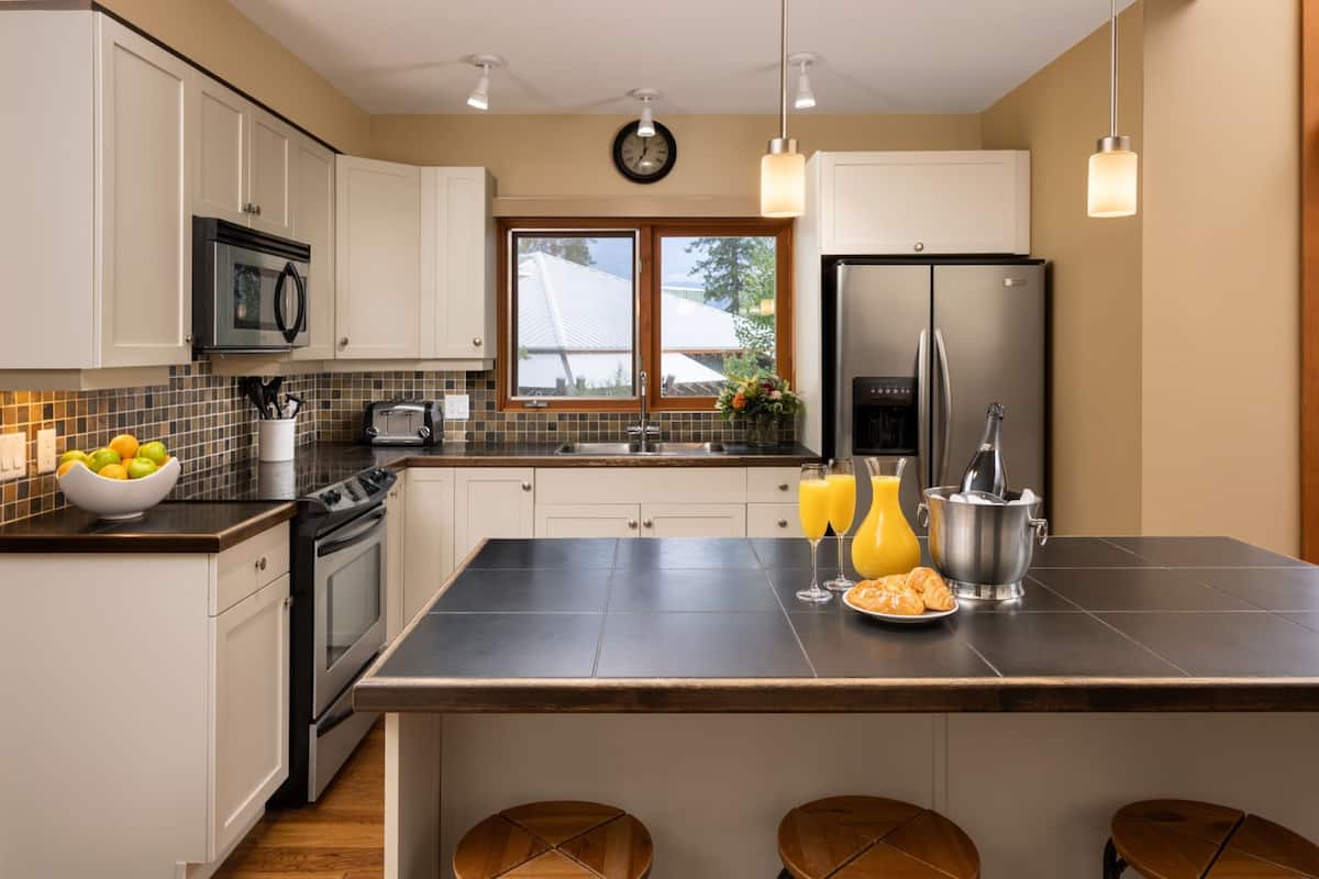 three bedroom trout lake townhome | private kitchen | full-sized fridge, microwave, oven, stovetop