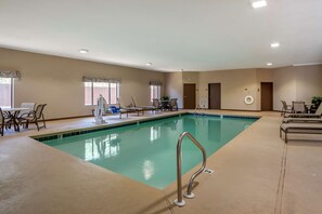 Indoor pool, sun loungers