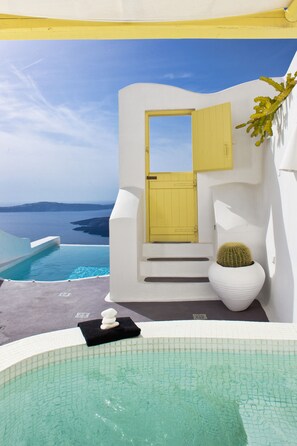 Suite (Orfeas) | Outdoor spa tub - Dreams Luxury Suites (Santorini)