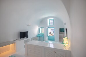 Suite (Nefeli) | Egyptian cotton sheets, premium bedding, memory foam beds, minibar