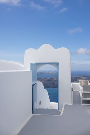 Suite (Foivos) | Egyptian cotton sheets, premium bedding, memory foam beds, minibar