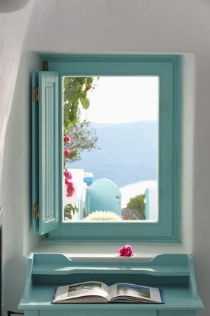 Egyptian cotton sheets, premium bedding, memory foam beds, minibar - Dreams Luxury Suites (Santorini)