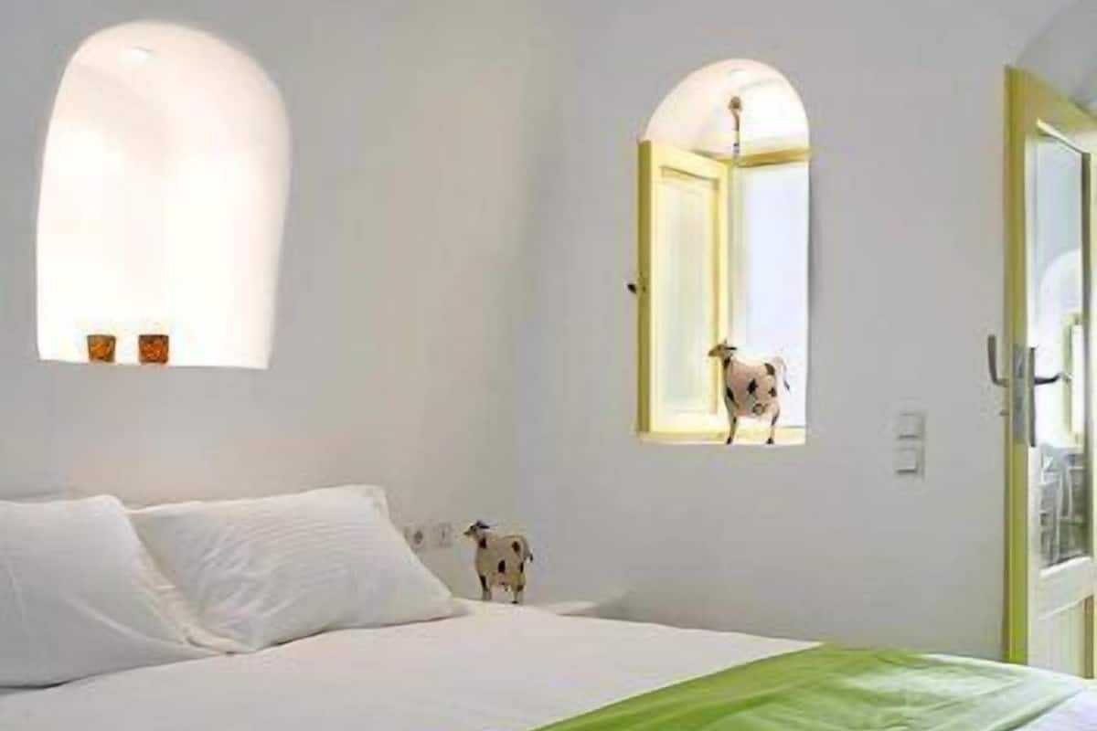 Suite (Orfeas) | 1 bedroom, Egyptian cotton sheets, premium bedding, memory foam beds