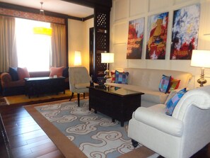 Lyxsvit - 1 kingsize-säng - utsikt mot bergen | Vardagsrum | Tv