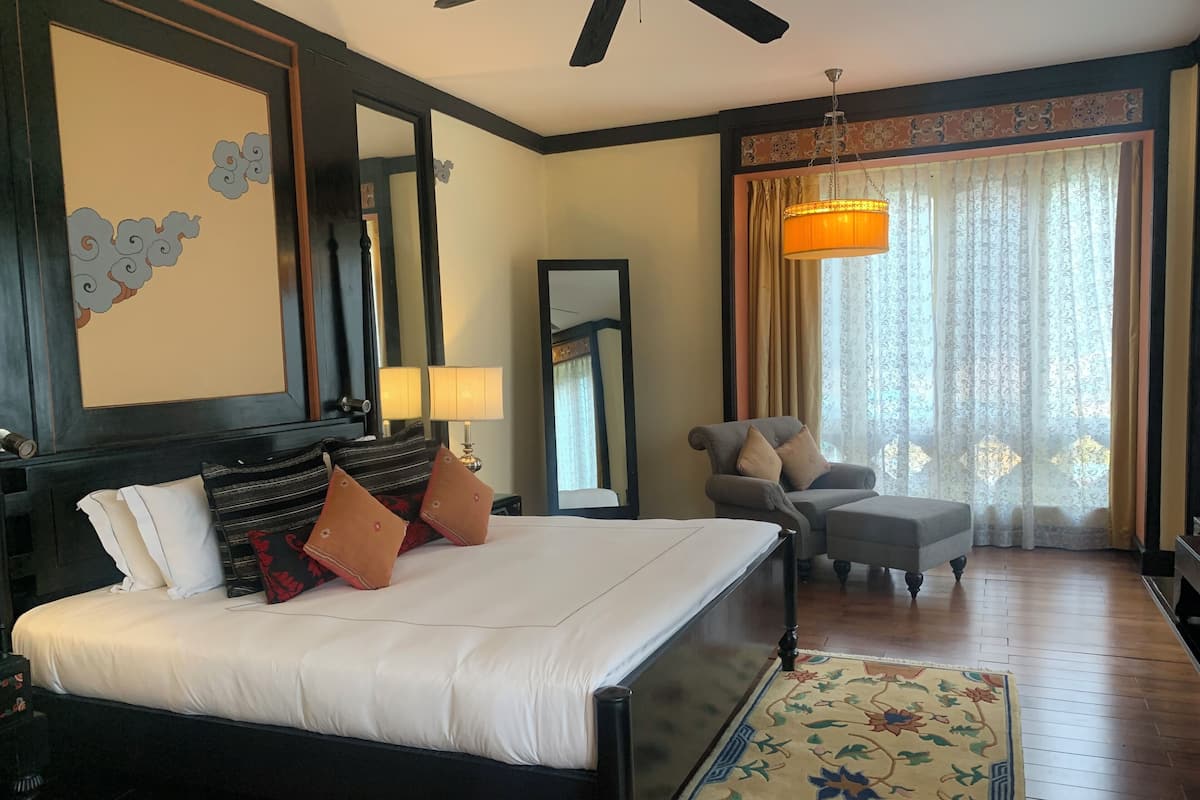 Luxury Suite (Suite) | Premium bedding, minibar, in-room safe, desk