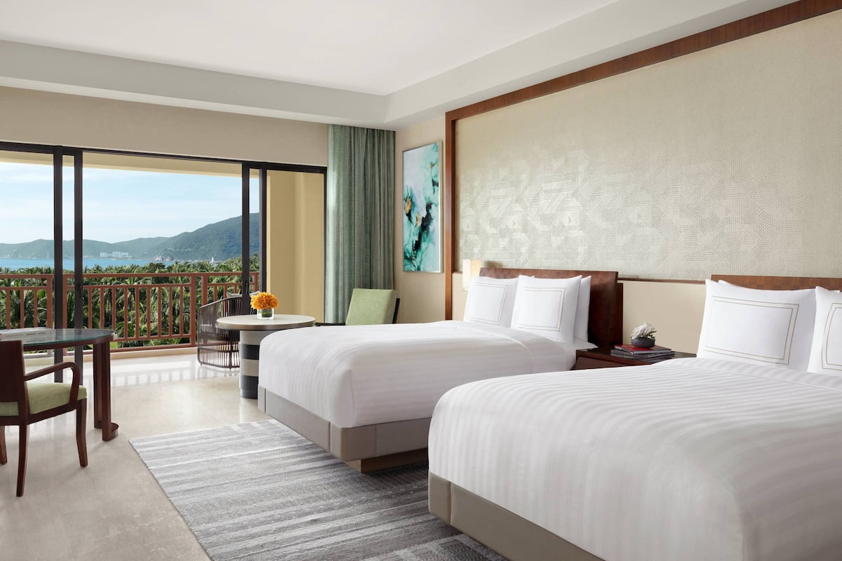 1 bedroom, Frette Italian sheets, premium bedding, down comforters