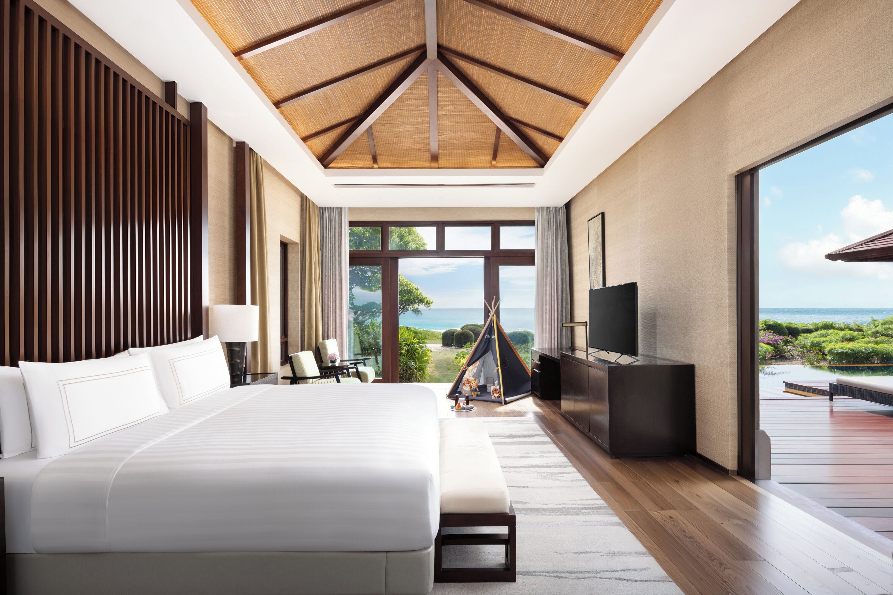 2BR Ocean Front Villa | Frette Italian sheets, premium bedding, down comforters, pillowtop beds