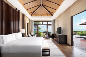 2BR Ocean Front Villa | Frette Italian sheets, premium bedding, down comforters, pillowtop beds