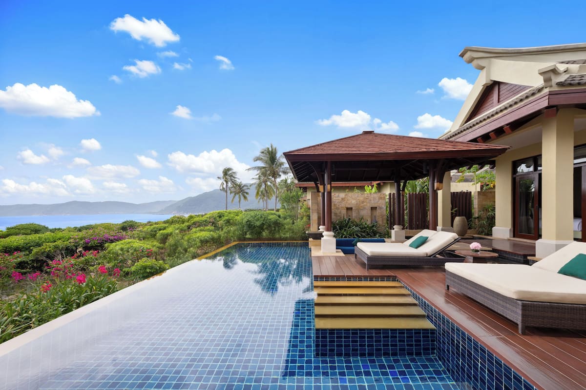 2BR Ocean Front Villa | Frette Italian sheets, premium bedding, down comforters, pillowtop beds