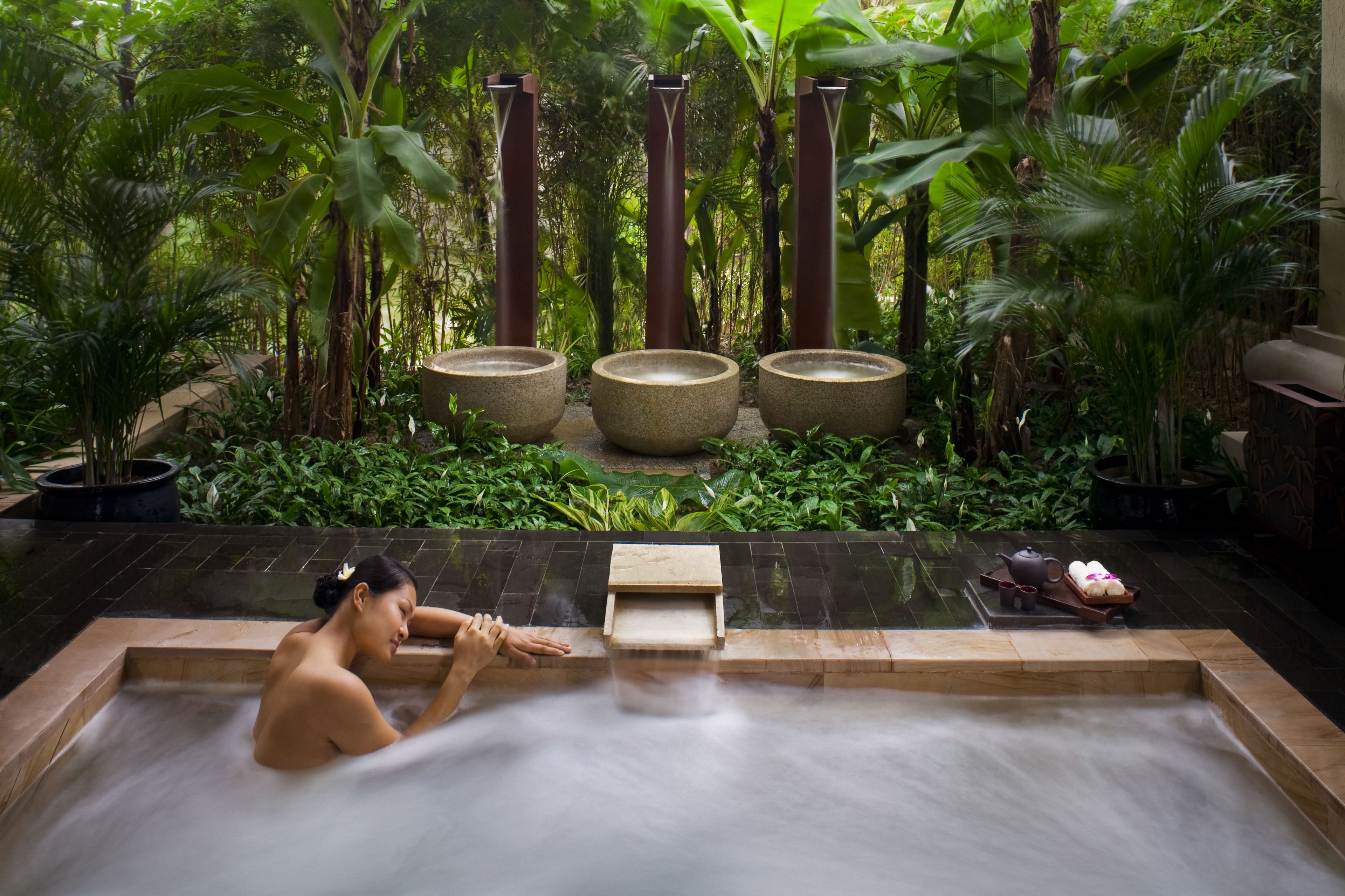 Couples treatment room(s), sauna, hot tub, steam room, body treatments