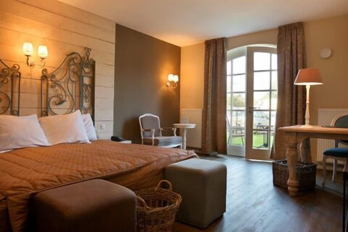 Premium-sengetøj, minibar, pengeskab på værelset, skrivebord