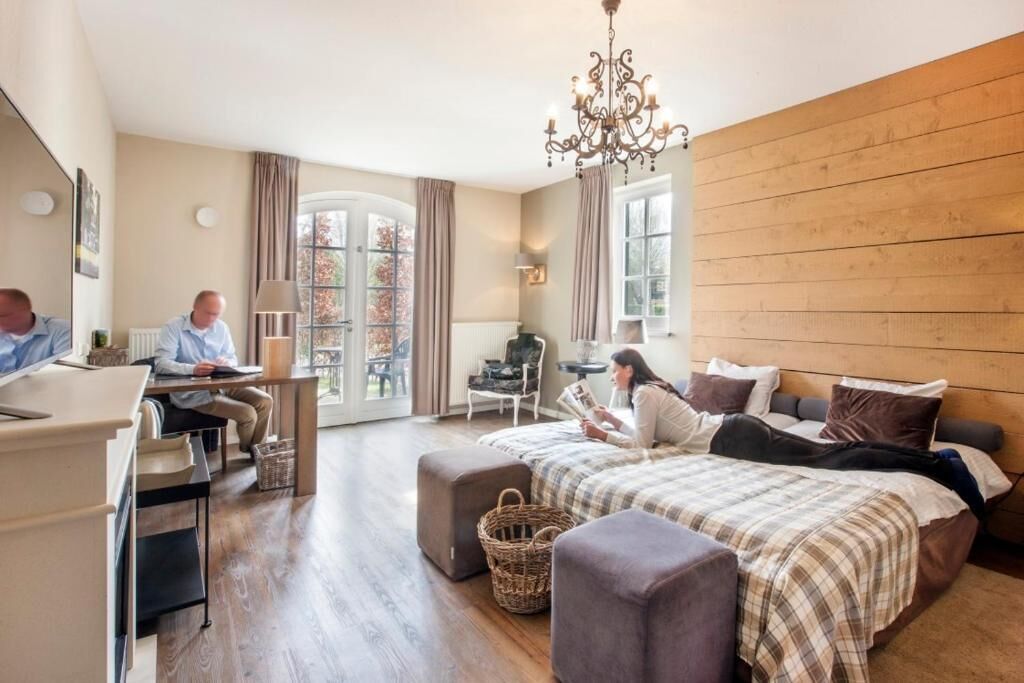 Luxe beddengoed, een minibar, een kluis op de kamer, een bureau