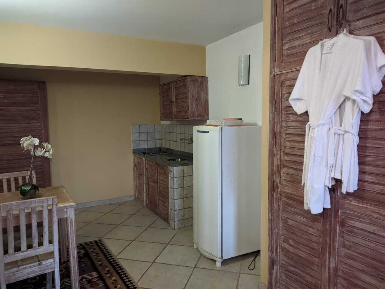 presidential suite, 2 bedrooms, lake view | private kitchen | fridge, microwave, stovetop, dining tables