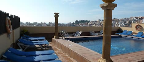 حمّام سباحة خارجي موسمي