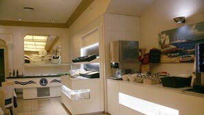 Breakfast and dinner served - Hotel Costa Brava (Blanes)