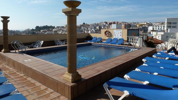 Seasonal outdoor pool - Hotel Costa Brava (Blanes)