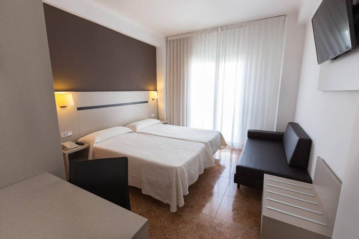 Zimmersafe, Schreibtisch, Verdunkelungsvorhänge, schallisolierte Zimmer