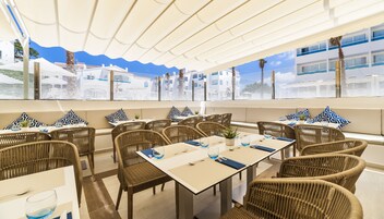 供应早餐、午餐和晚餐，国际美食