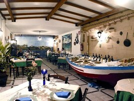 Lunch and dinner served, alfresco dining 