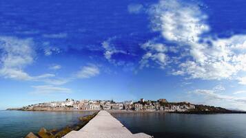 Beach nearby, sun-loungers, beach umbrellas, beach towels