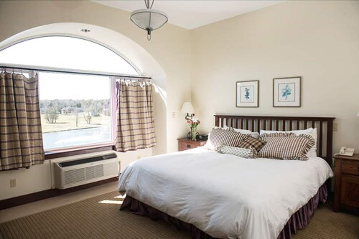 Romantic Room, 1 King Bed, Poolside (Spa) | Premium bedding, individually decorated, individually furnished