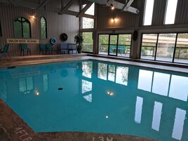 Una piscina cubierta