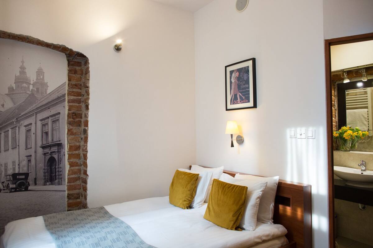 Economy Double Room | 1 bedroom, in-room safe, iron/ironing board (on request)