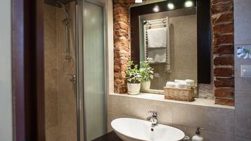 Economy Double Room | Bathroom