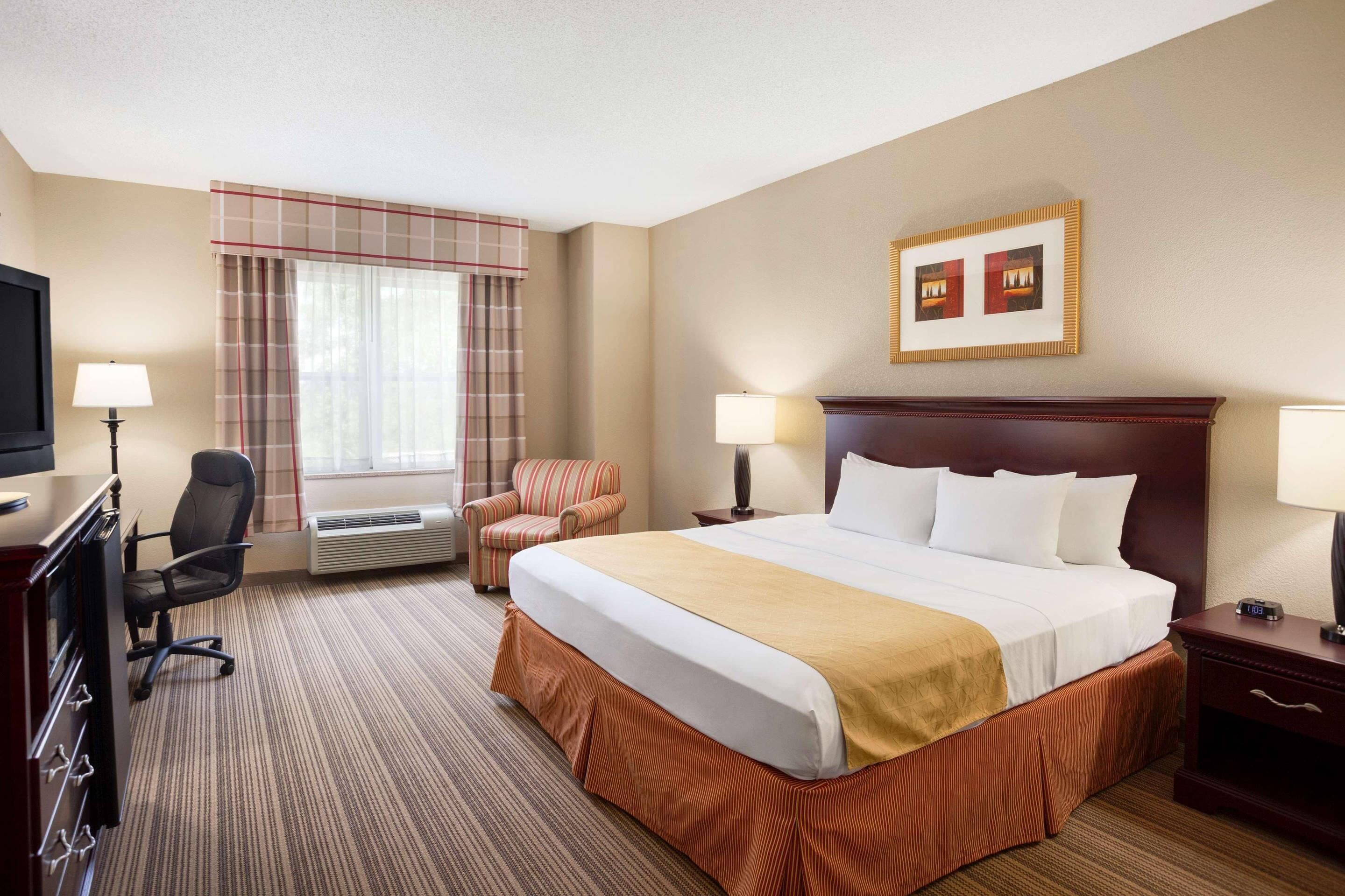 Premium bedding, Tempur-Pedic beds, individually furnished, desk