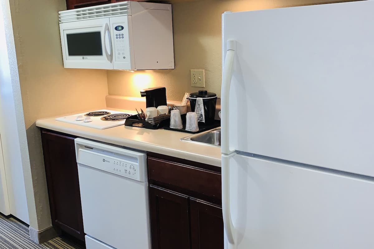 fridge, microwave, coffee/tea maker