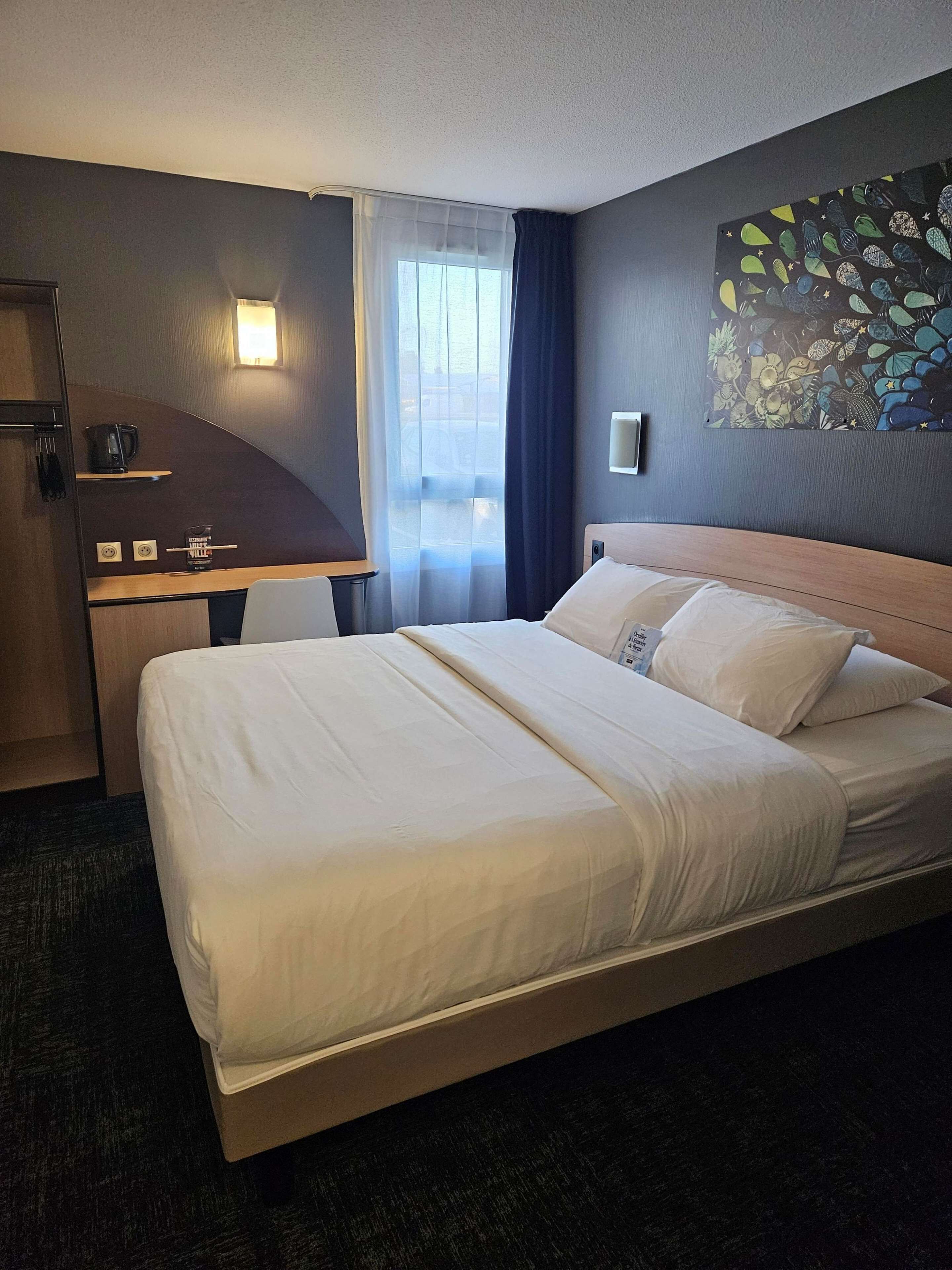 standard room, 1 double bed | premium bedding, desk, blackout curtains, soundproofing